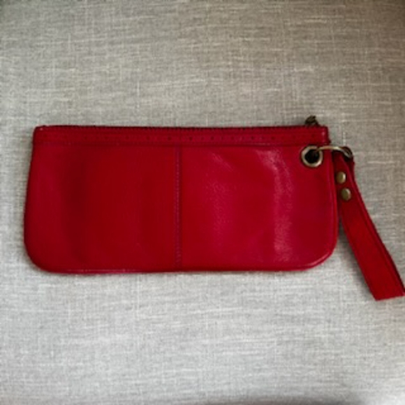 HOBO INTERNATIONAL RED NWOT VIDA WRISTLET - Picture 4 of 7